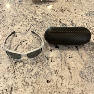 Polarized Oakley scalpel.